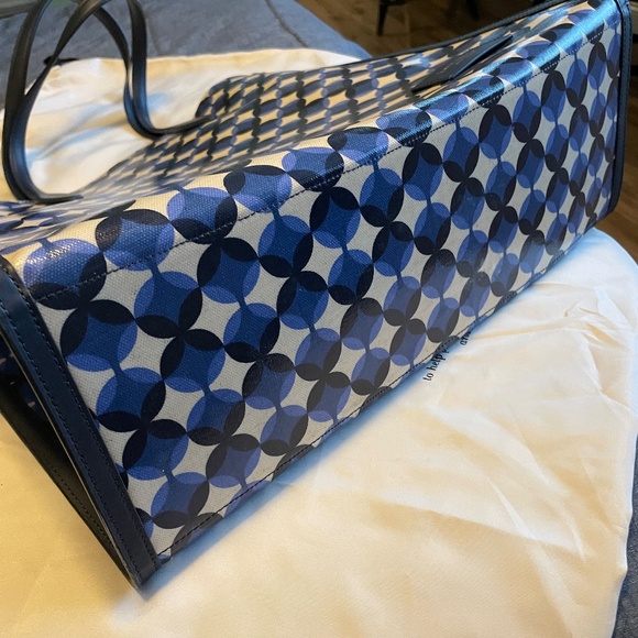 Kate Spade Gotham Patio Tile Extra Large Tote Bag PVC Women's - Picture 2 of 10